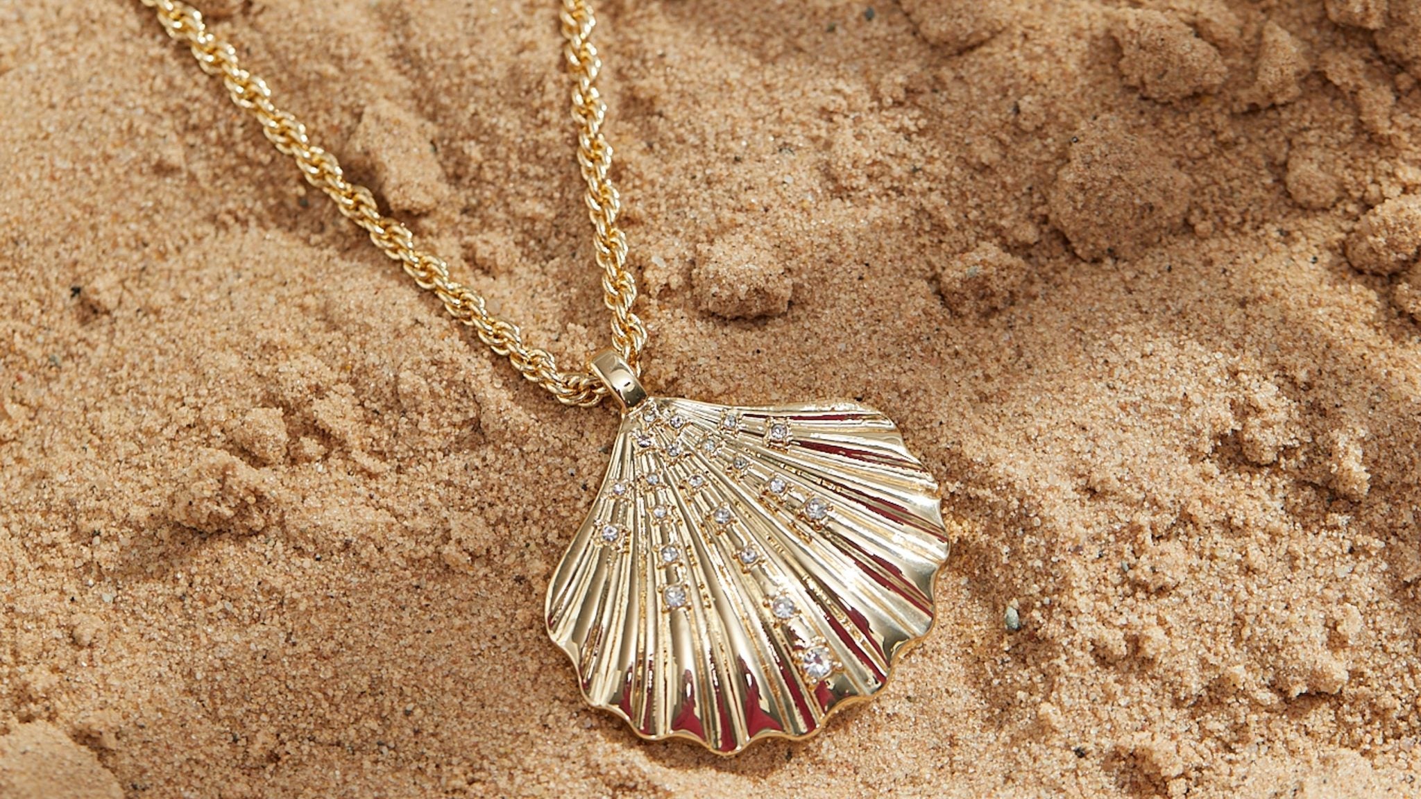 Fun in the Sun: How to Protect Your Jewelry This Summer – by European Style