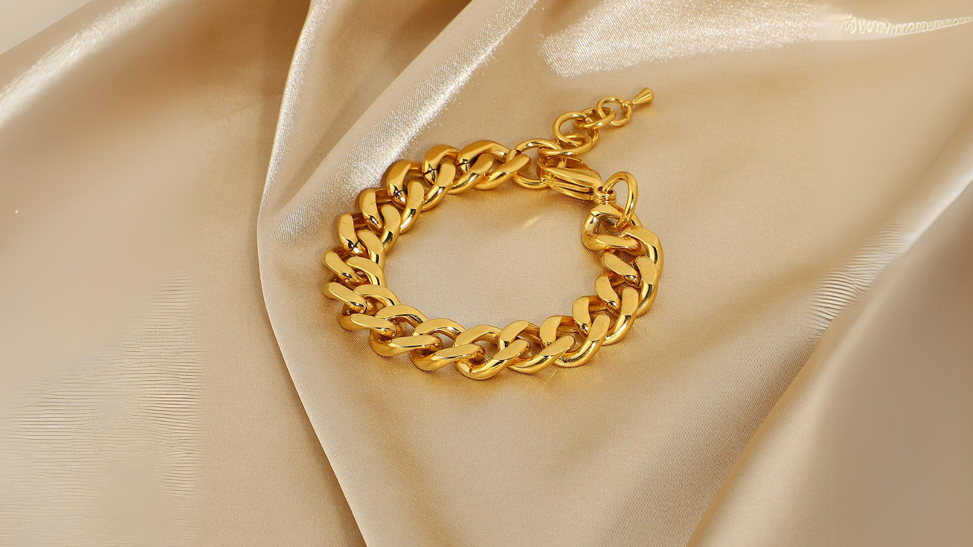 How to Buy Jewelry Safely Online: 7 Smart Tips