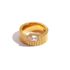 Vintage Ring Octagon Cut Bezel Set Emerald Stone